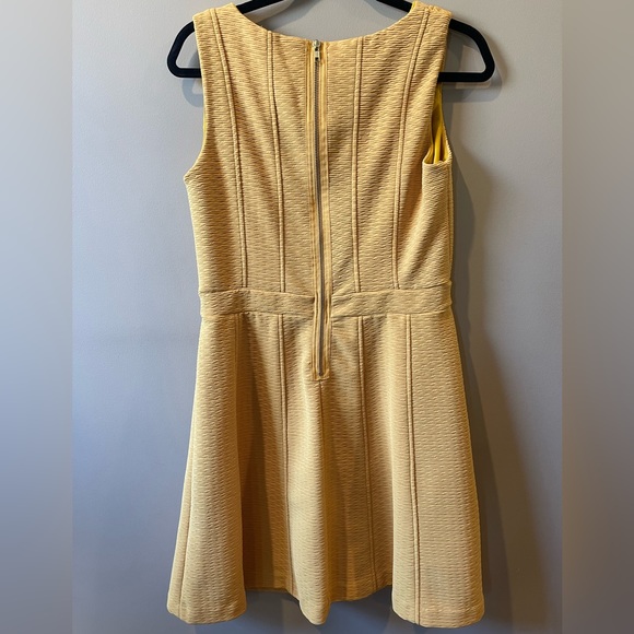 Taylor Womeen’s yellow dress - Size 10 - Picture 5 of 8